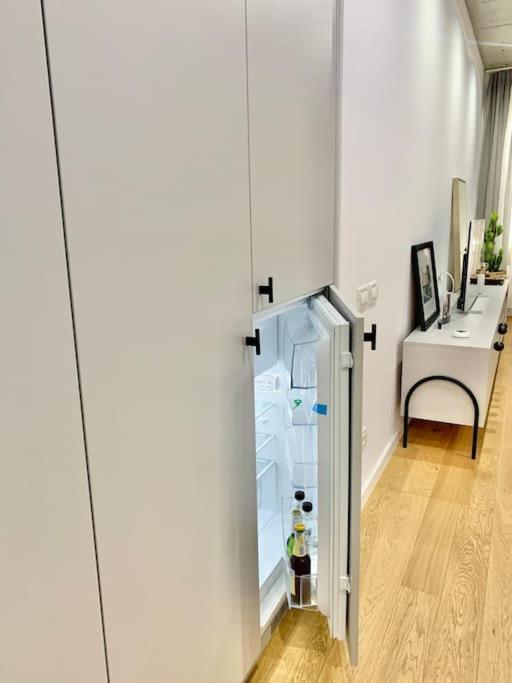 Nook 3 Victoriei New Building With Parking And Security Bucureşti